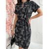 Легка чорна сукня з букетами квітів по коліно з поясом